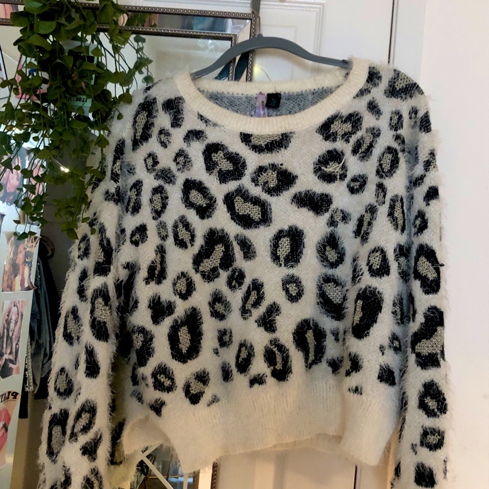 Cashmere white gold and black cheetah sweater